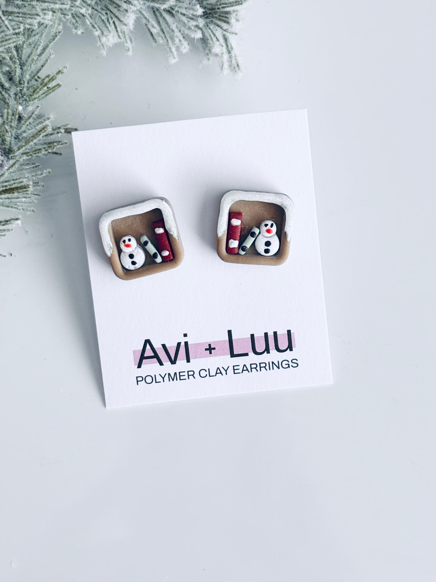 Snowman Bookcase Stud