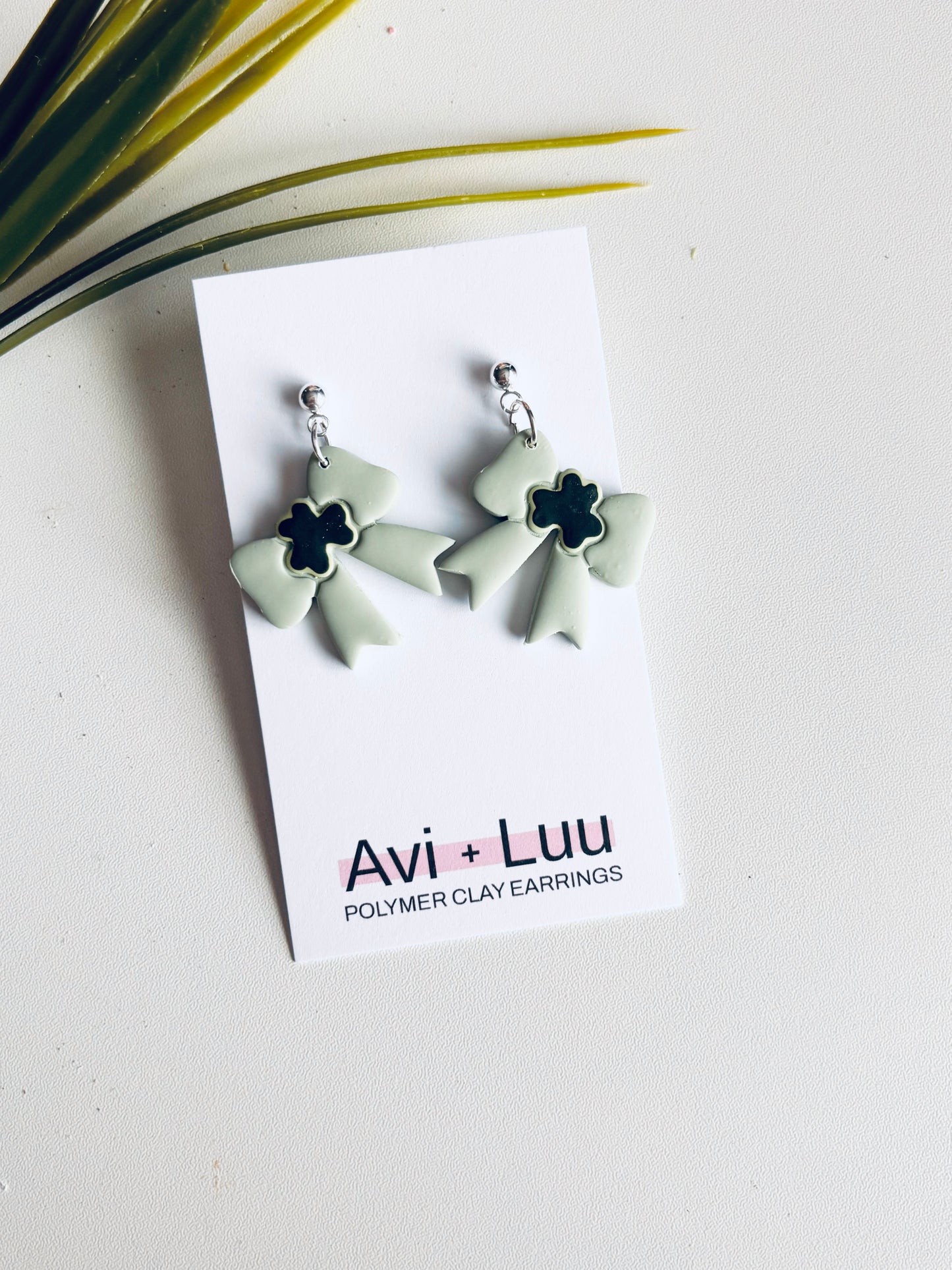 Mint Clove Bow