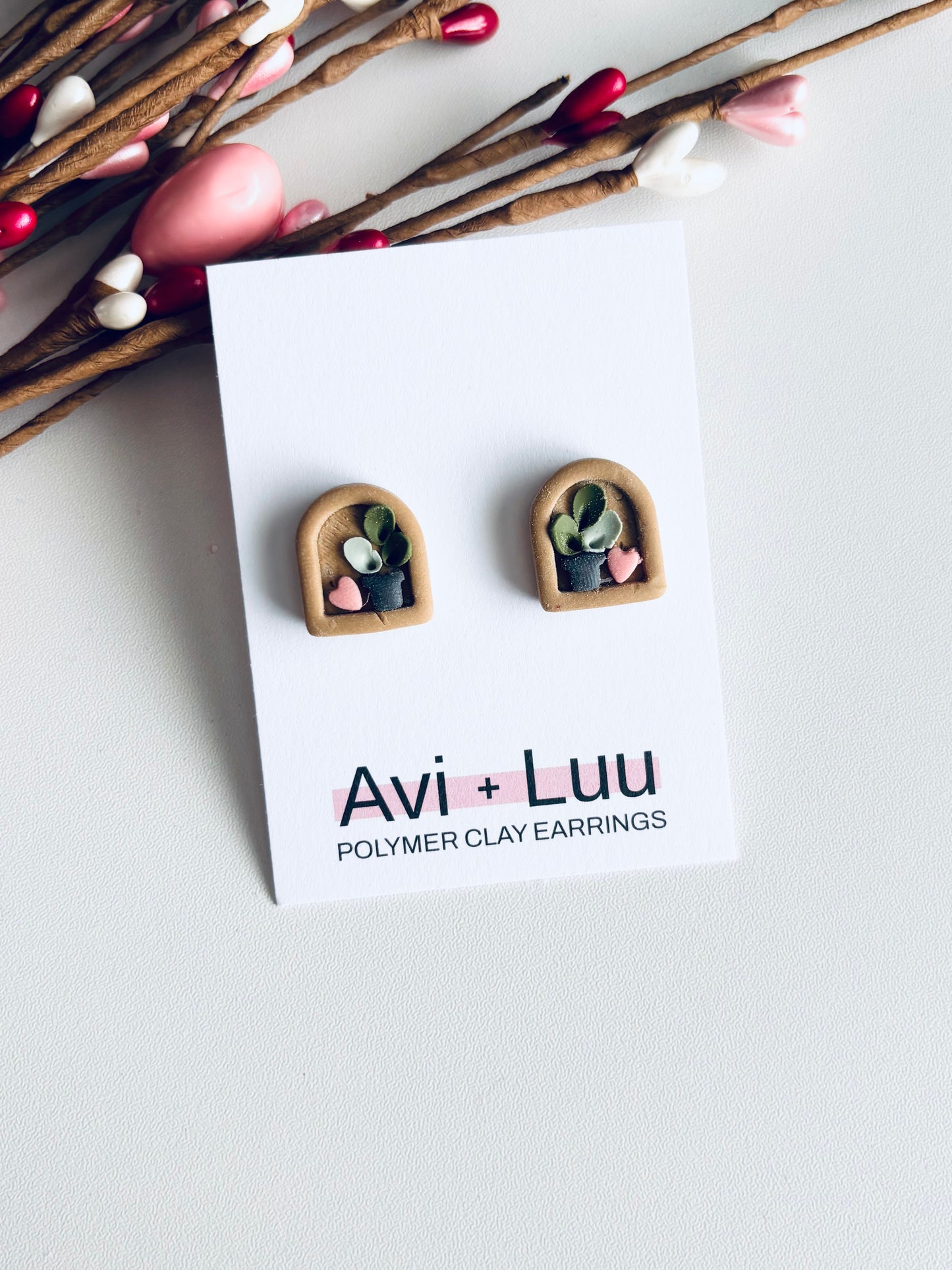 Arch Bookcase W/Heart